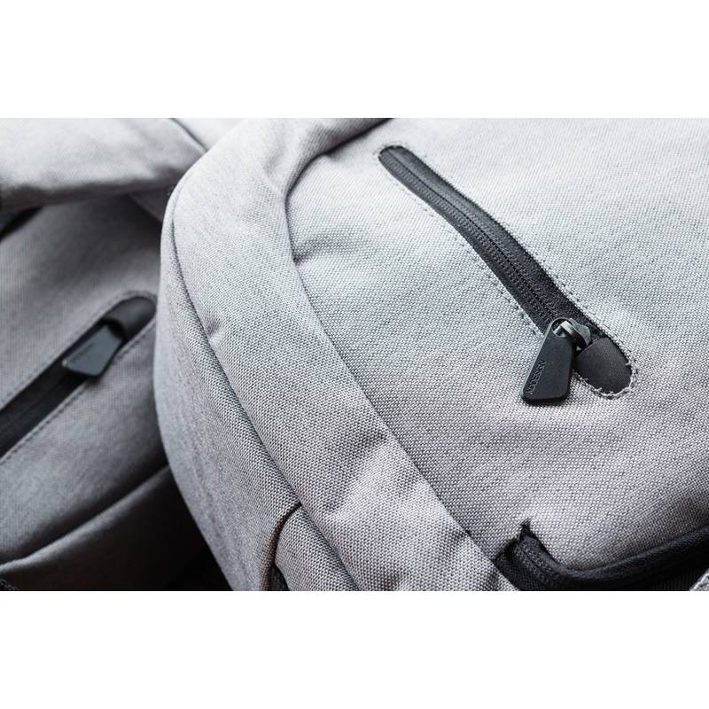 Moderný batoh na laptop s klopou, sivá